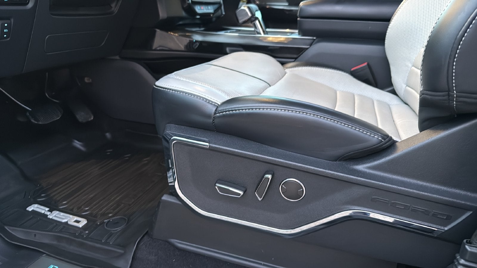 2023 Ford F-150 Lightning Platinum