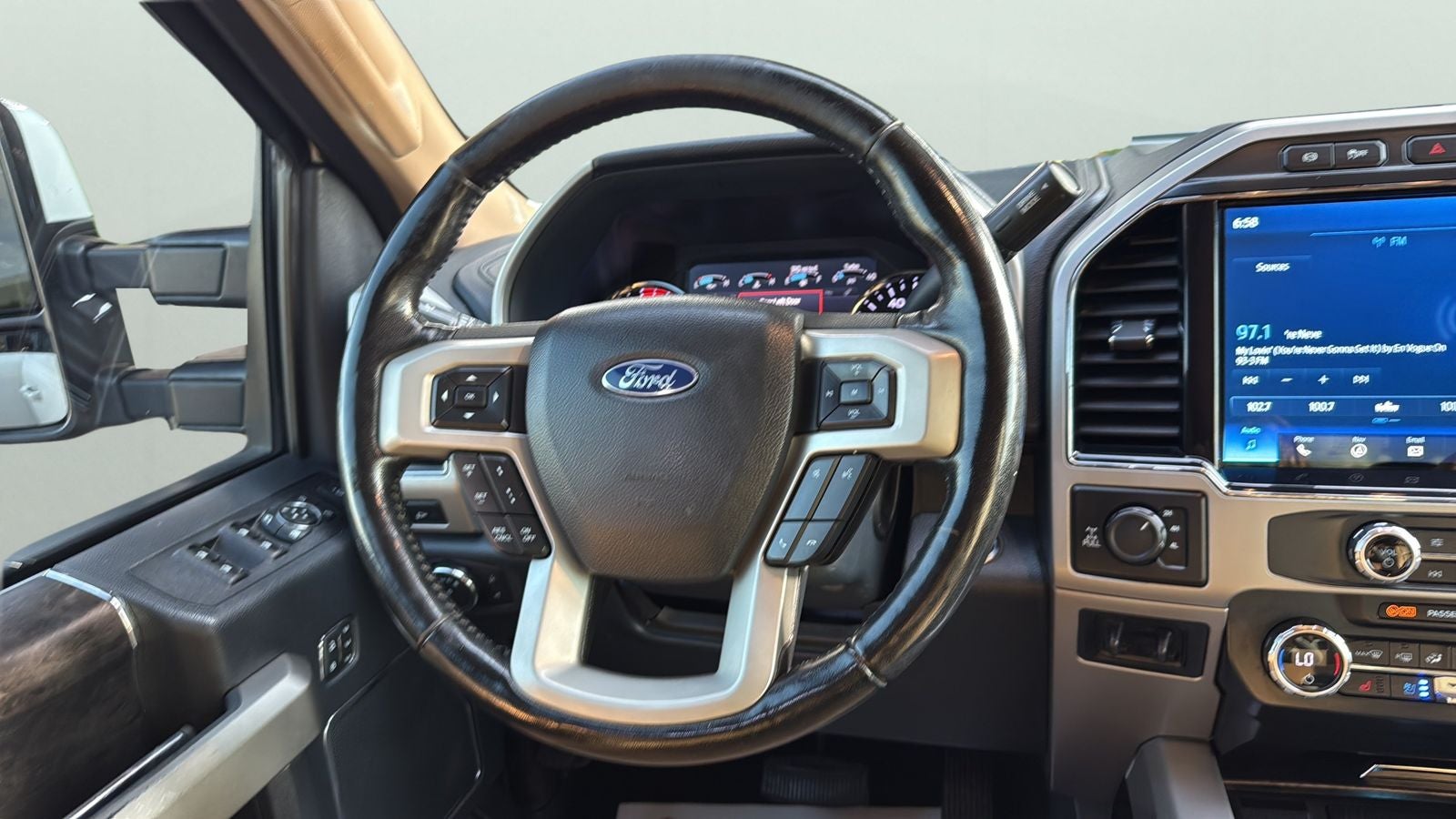 2022 Ford F-250SD Lariat