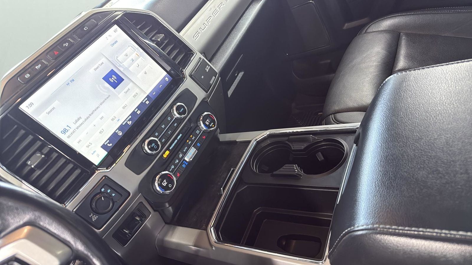 2022 Ford F-350SD Lariat