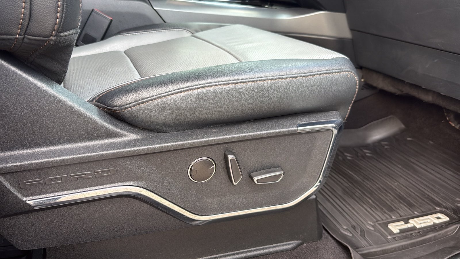 2023 Ford F-150 Lightning Lariat