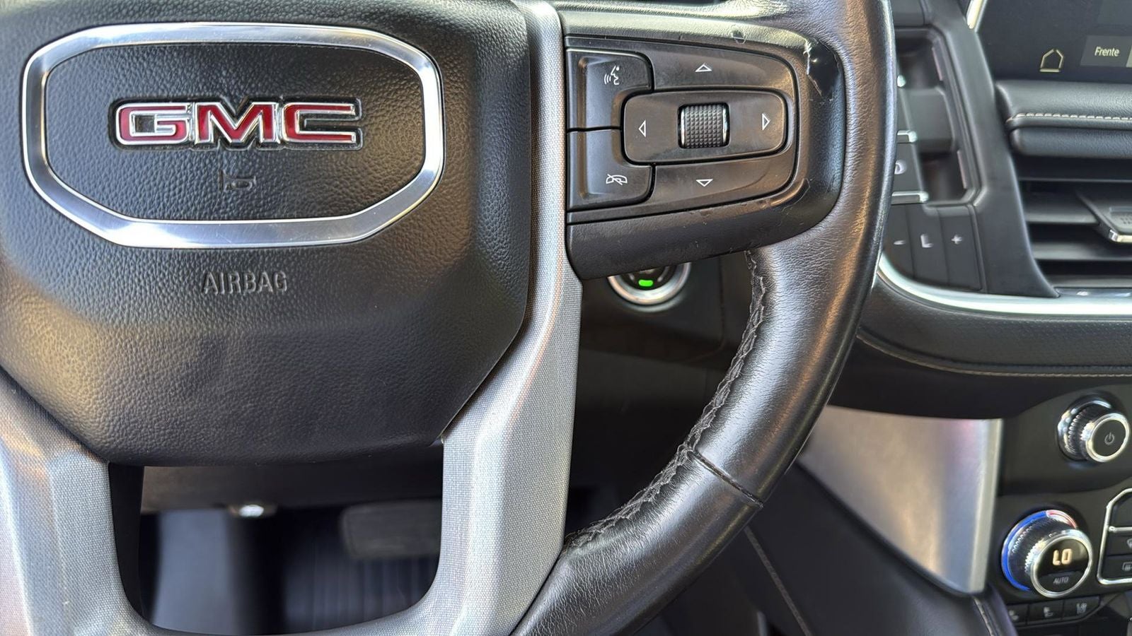 2022 GMC Yukon XL SLT