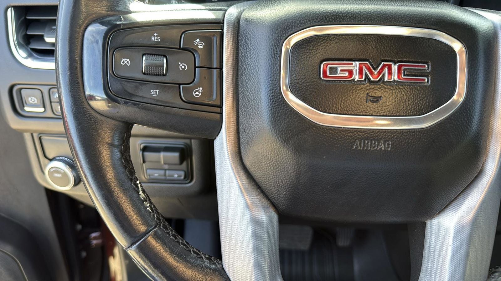 2022 GMC Yukon XL SLT