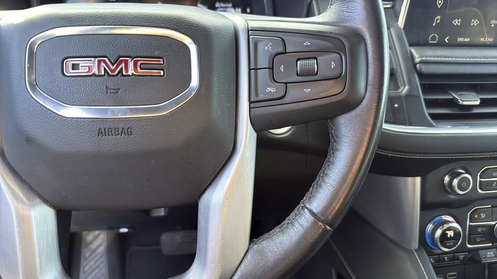 2023 GMC Yukon XL SLT