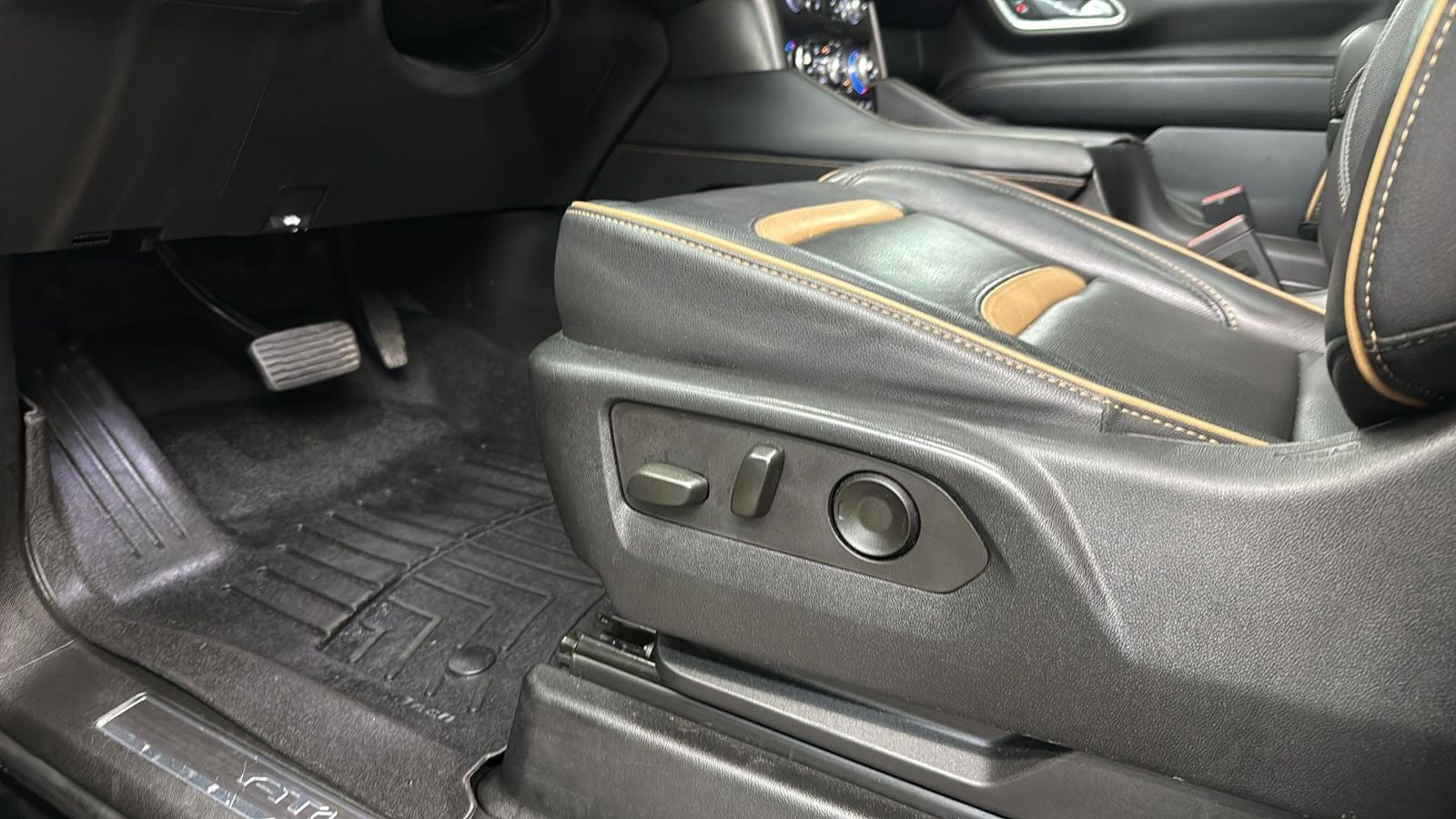 2023 GMC Yukon XL AT4