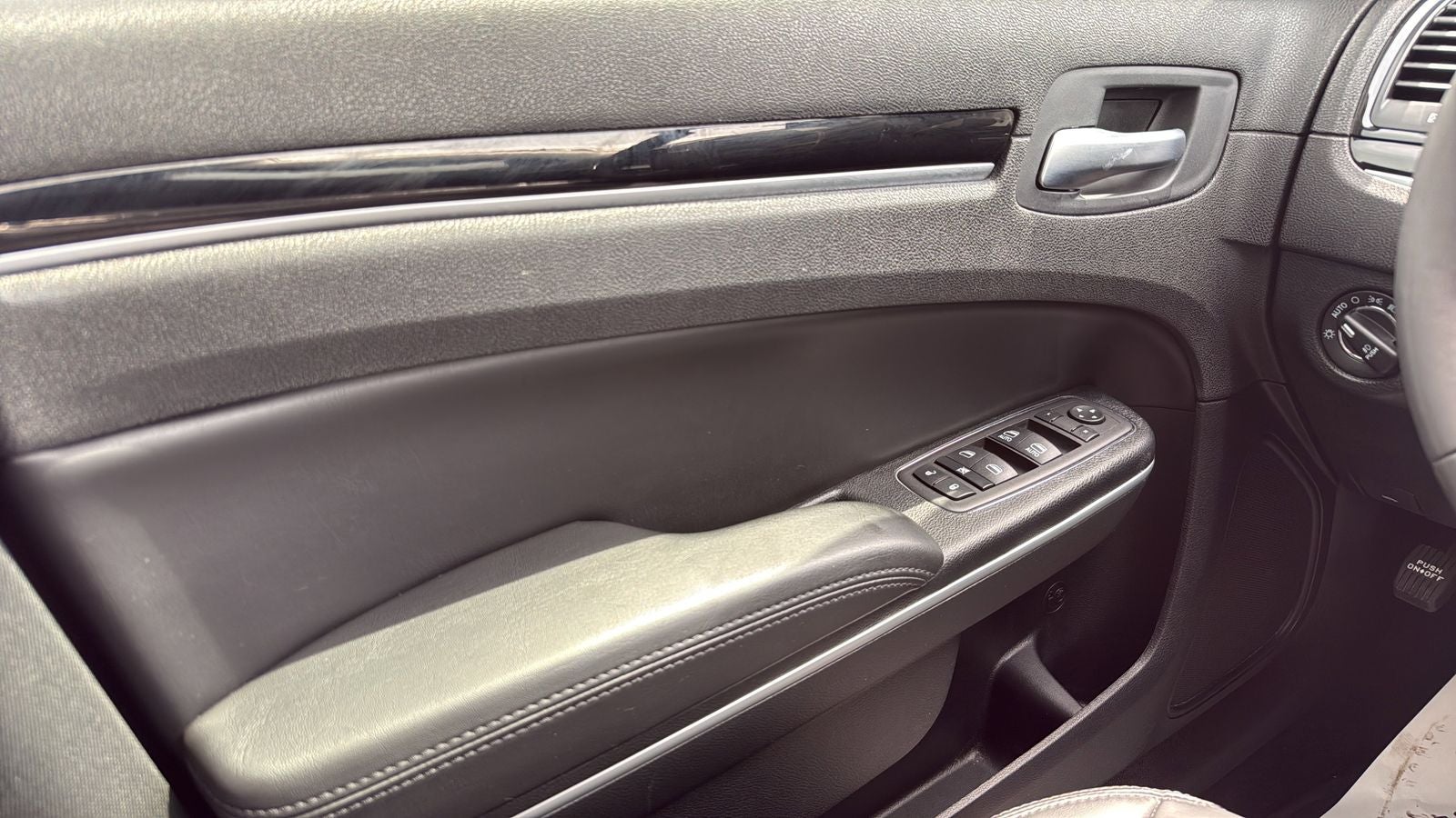 2023 Chrysler 300 Touring