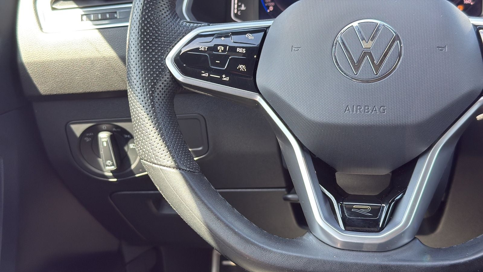 2024 Volkswagen Tiguan 2.0T SEL R-Line