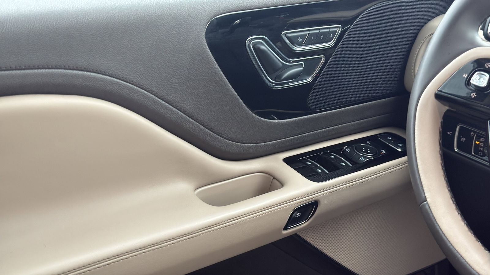 2023 Lincoln Aviator Standard
