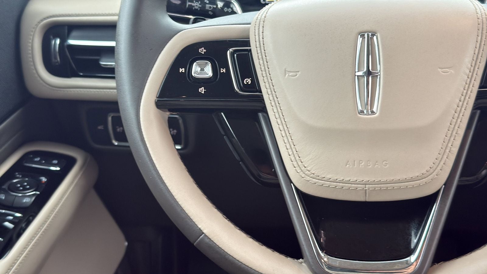 2023 Lincoln Aviator Standard