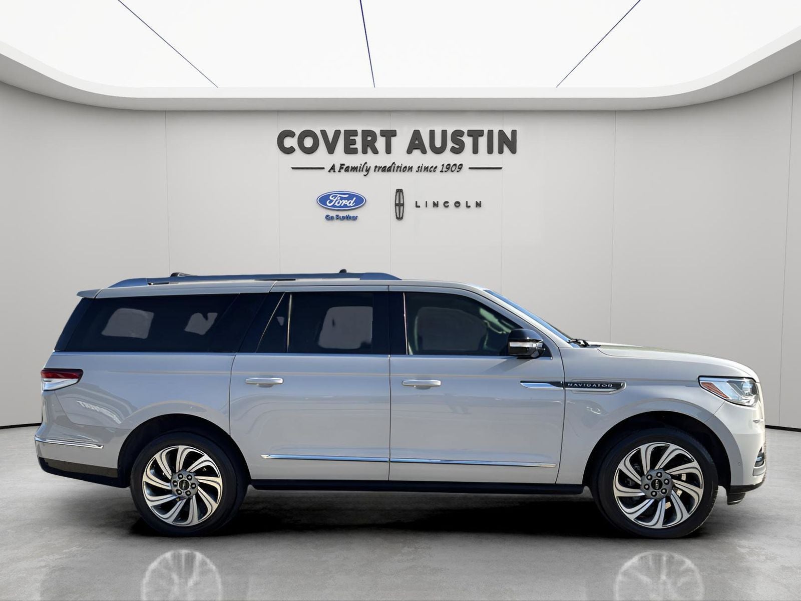 2023 Lincoln Navigator L Reserve