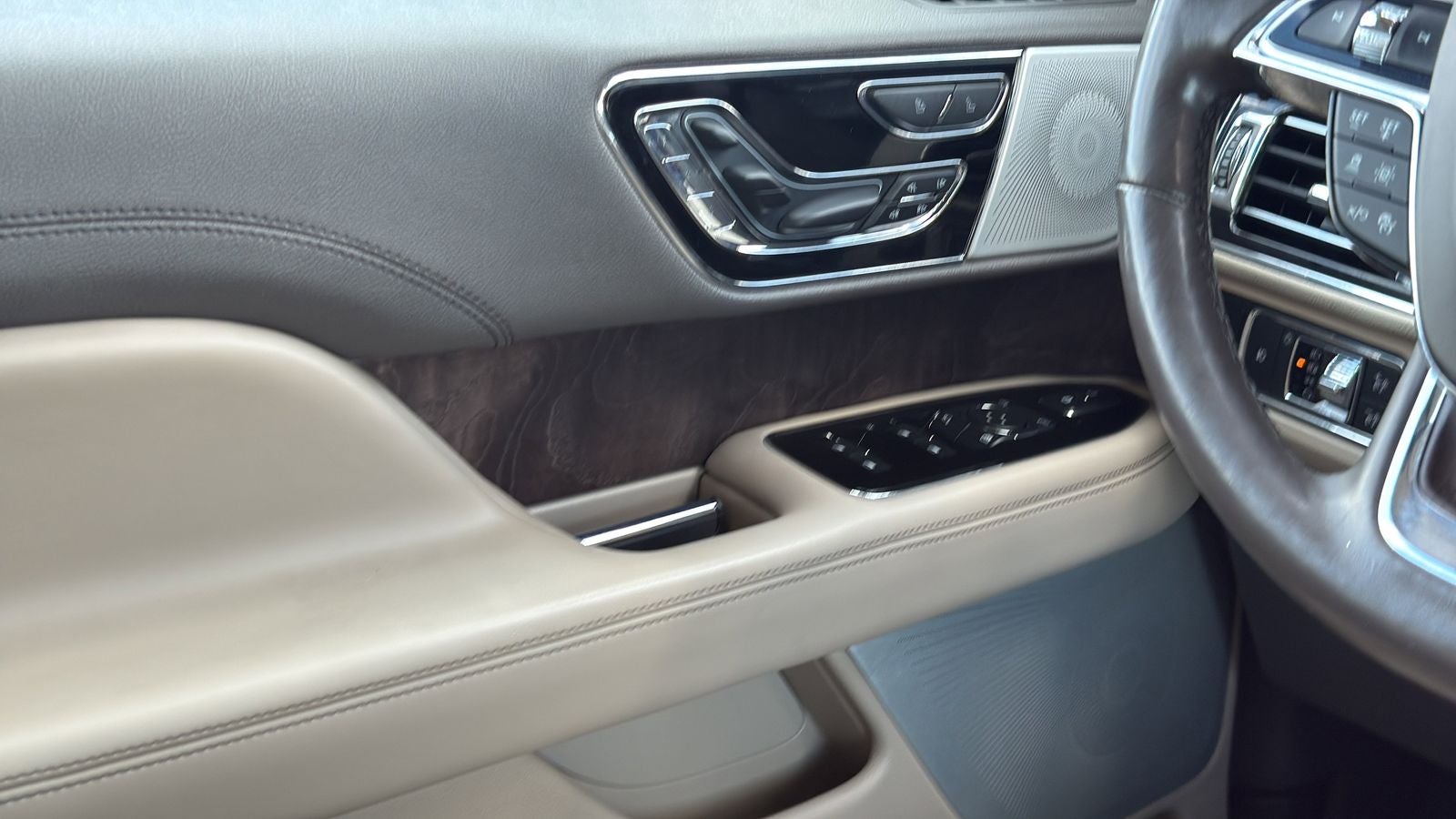2022 Lincoln Navigator L Reserve
