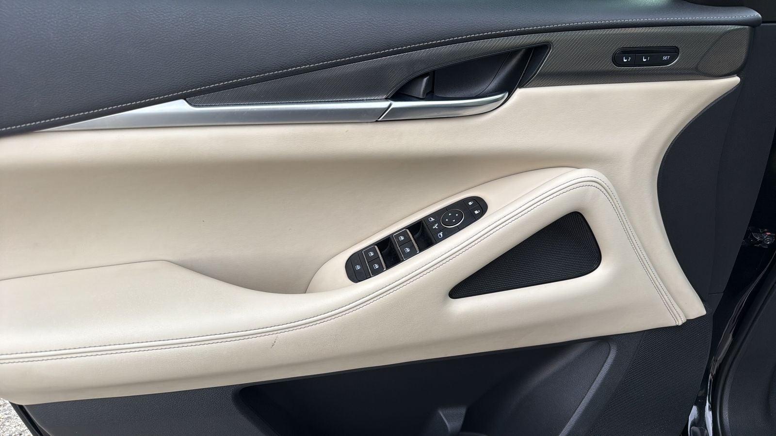 2022 INFINITI QX60 LUXE