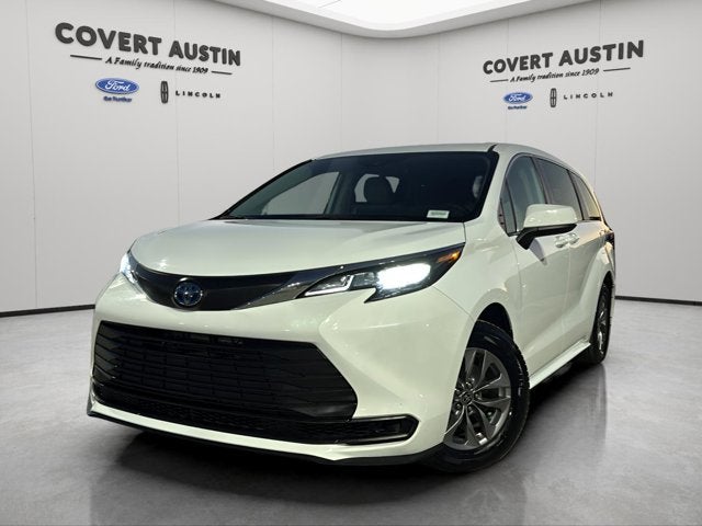 2024 Toyota Sienna LE 8 Passenger