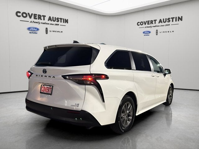 2024 Toyota Sienna LE 8 Passenger