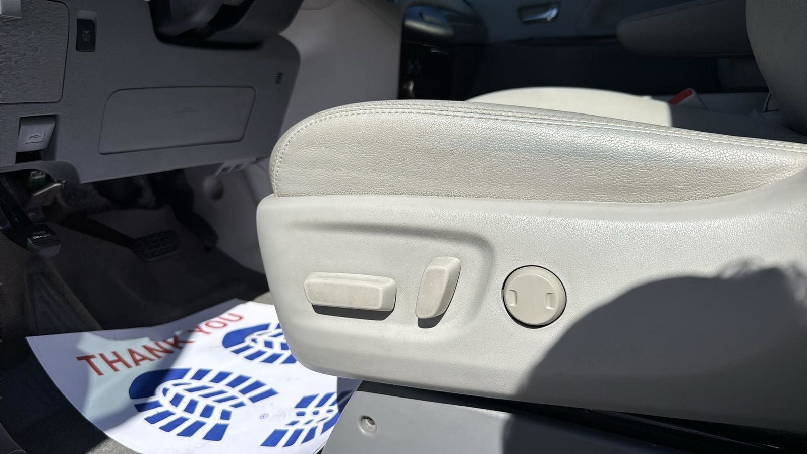 2013 Toyota Sienna XLE 8 Passenger