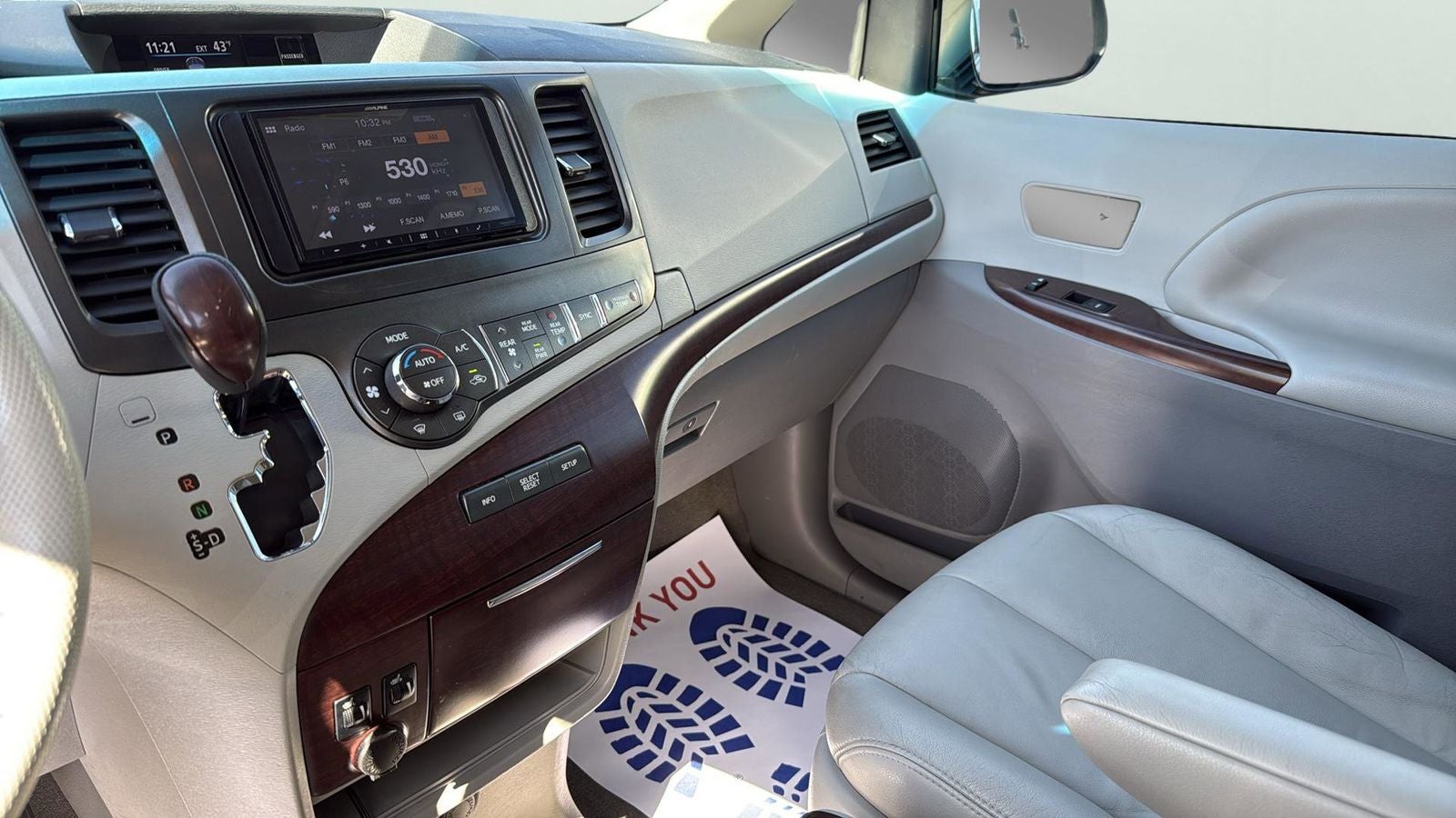 2013 Toyota Sienna XLE 8 Passenger