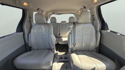 2013 Toyota Sienna XLE 8 Passenger
