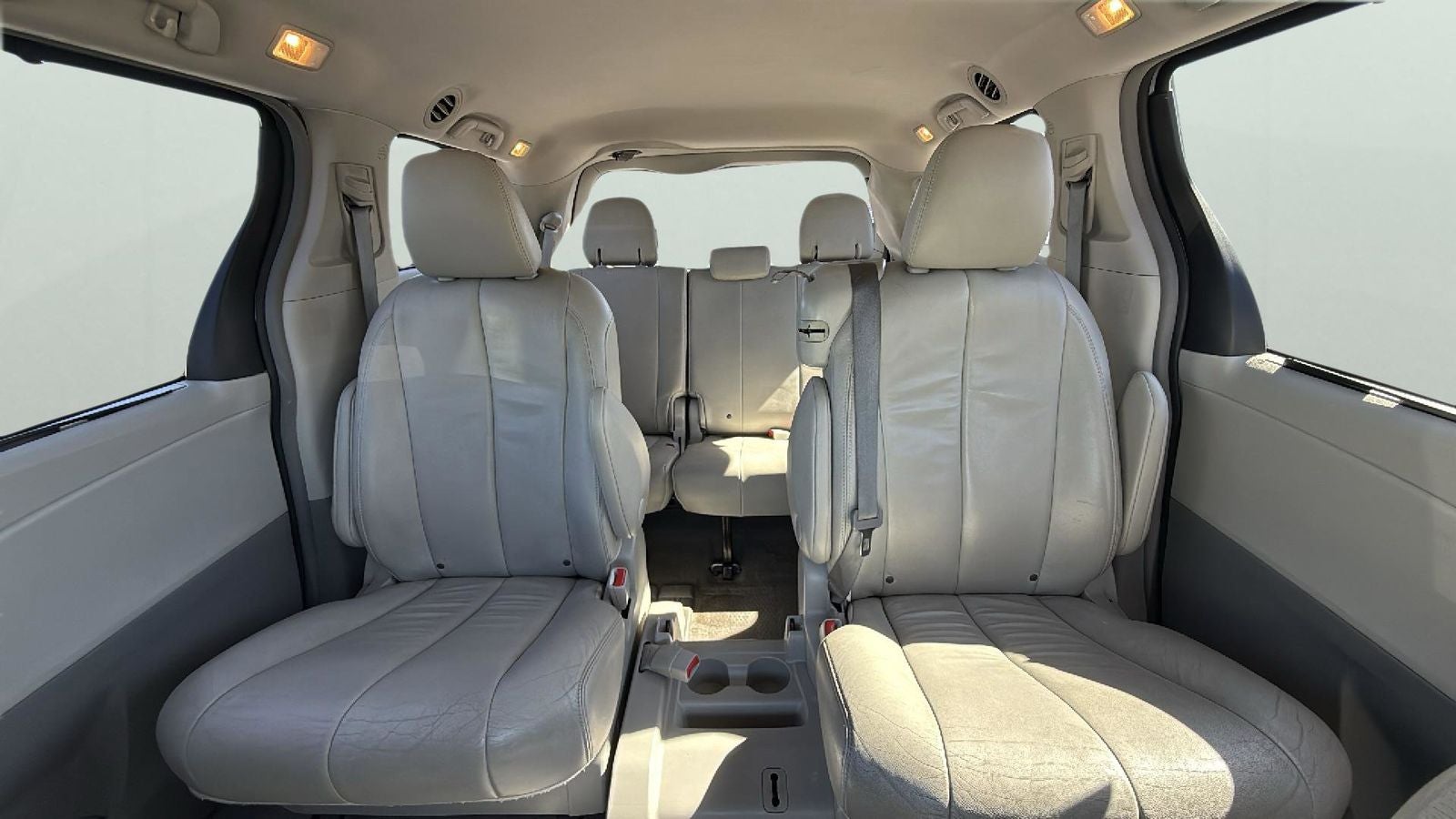 2013 Toyota Sienna XLE 8 Passenger