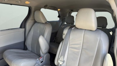 2013 Toyota Sienna XLE 8 Passenger