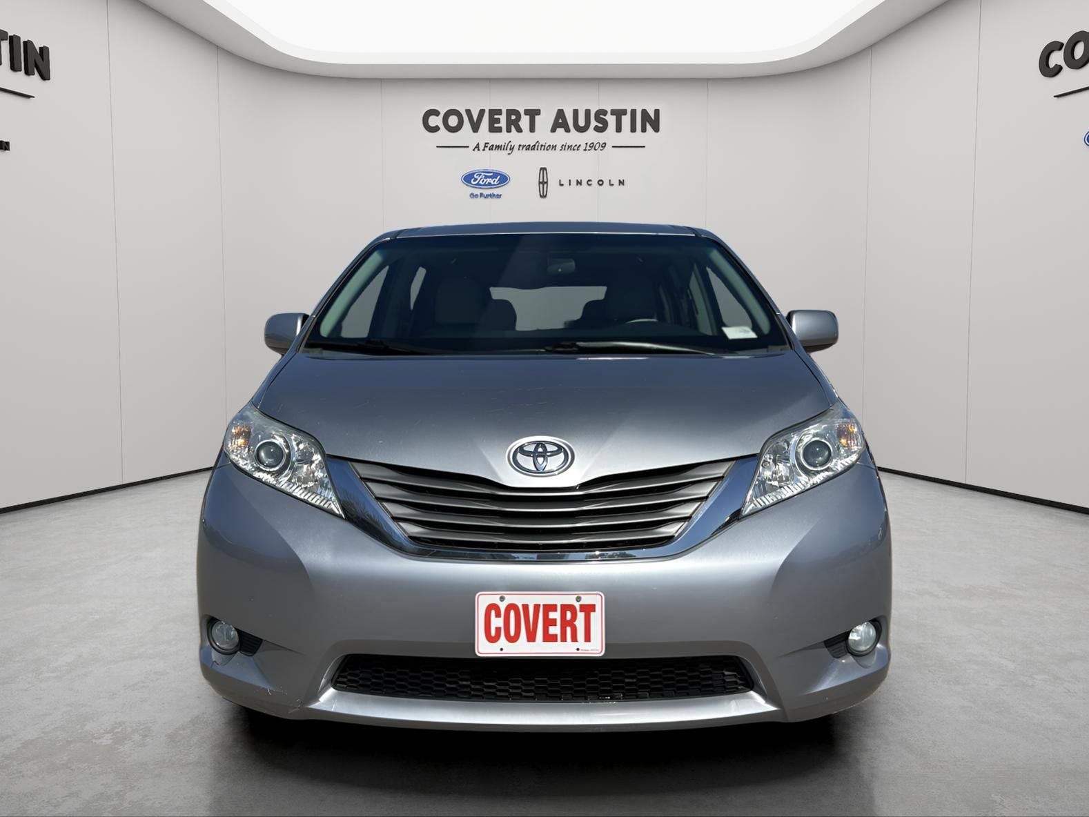 2013 Toyota Sienna XLE 8 Passenger