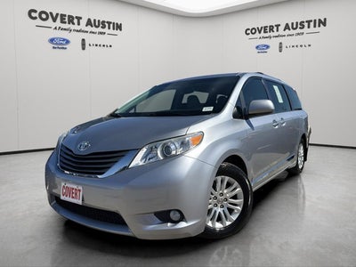 2013 Toyota Sienna XLE 8 Passenger