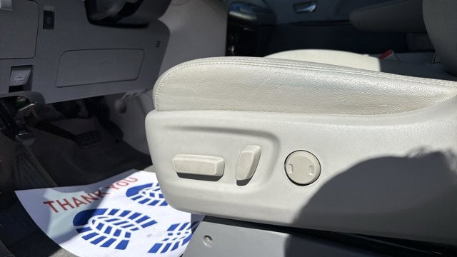 2013 Toyota Sienna XLE 8 Passenger