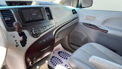 2013 Toyota Sienna XLE 8 Passenger