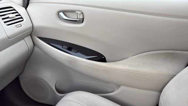 2011 Nissan Leaf SL