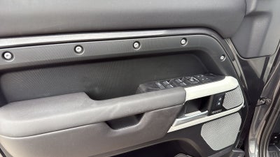 2024 Land Rover Defender 130 X-Dynamic SE