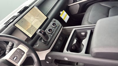 2024 Land Rover Defender 130 X-Dynamic SE