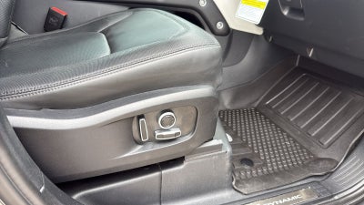 2024 Land Rover Defender 130 X-Dynamic SE