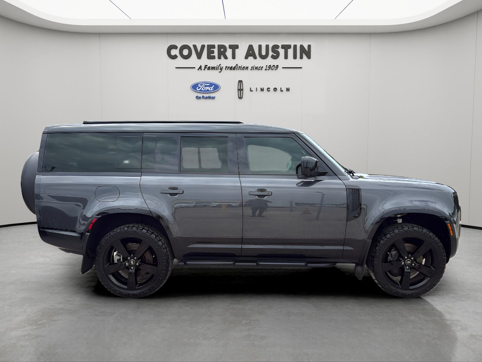 2024 Land Rover Defender 130 X-Dynamic SE