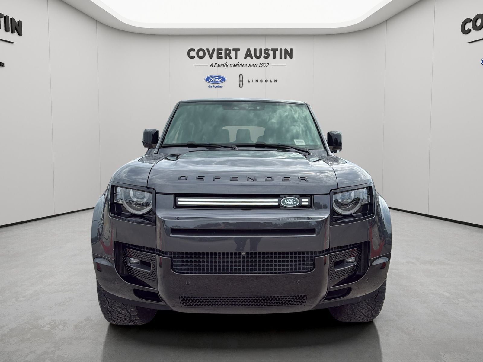 2024 Land Rover Defender 130 X-Dynamic SE