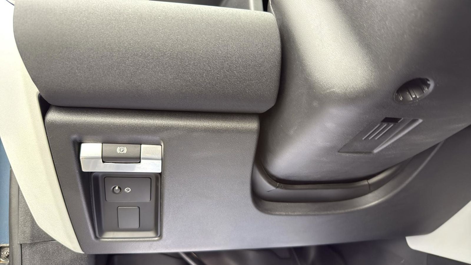 2020 Land Rover Defender 110 SE