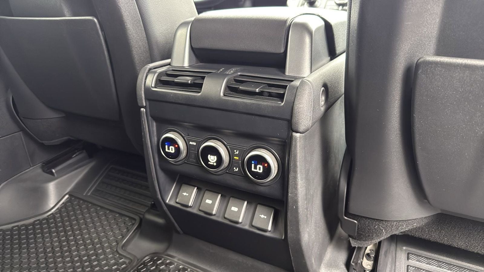 2020 Land Rover Defender 110 SE