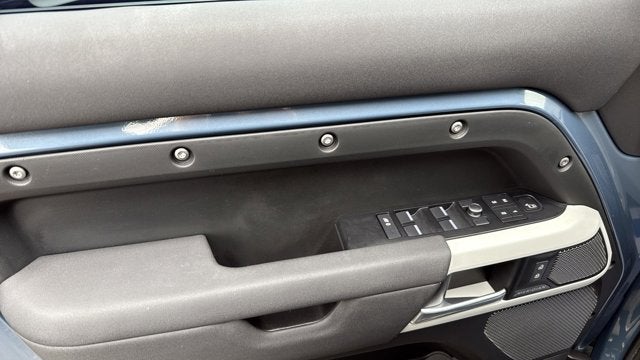 2020 Land Rover Defender 110 SE