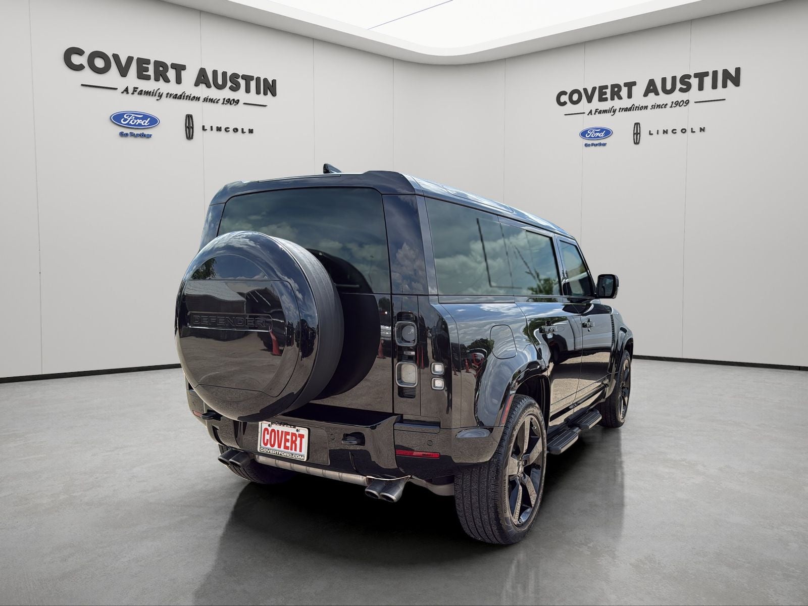 2025 Land Rover Defender 110 V8
