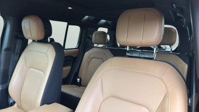 2025 Land Rover Defender 110 V8