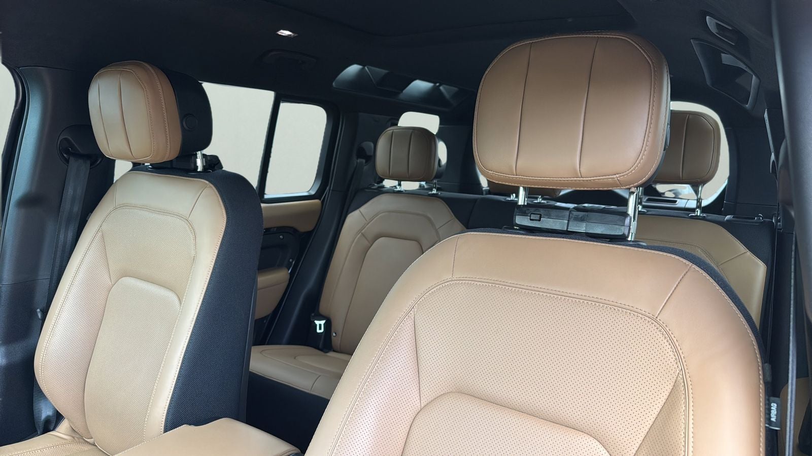 2025 Land Rover Defender 110 V8