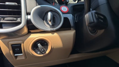 2017 Porsche Cayenne Platinum Edition