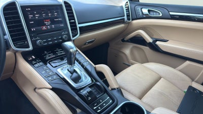 2017 Porsche Cayenne Platinum Edition