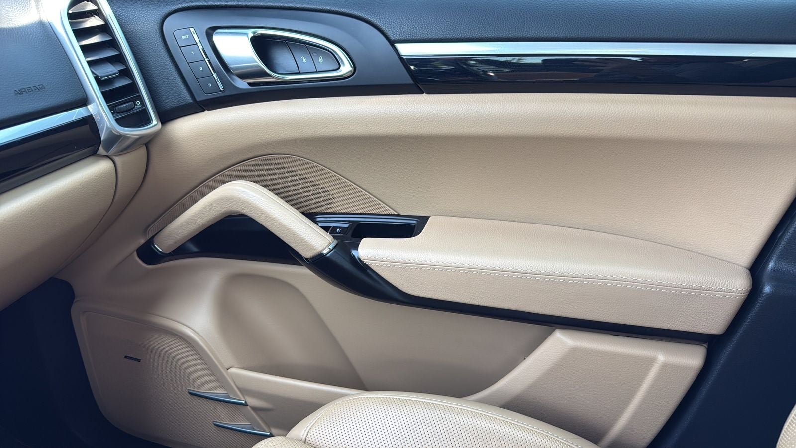 2017 Porsche Cayenne Platinum Edition