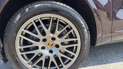 2017 Porsche Cayenne Platinum Edition