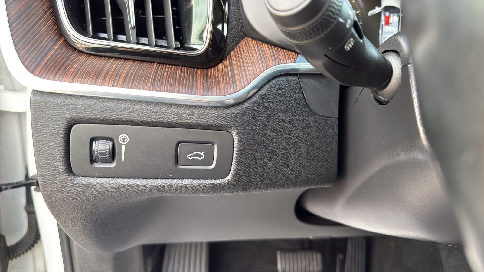 2021 Volvo XC60 T5 Momentum