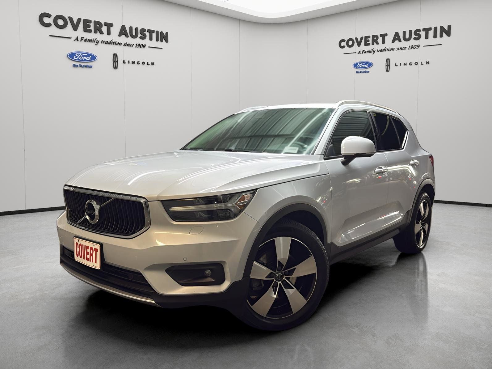 2022 Volvo XC40 Momentum