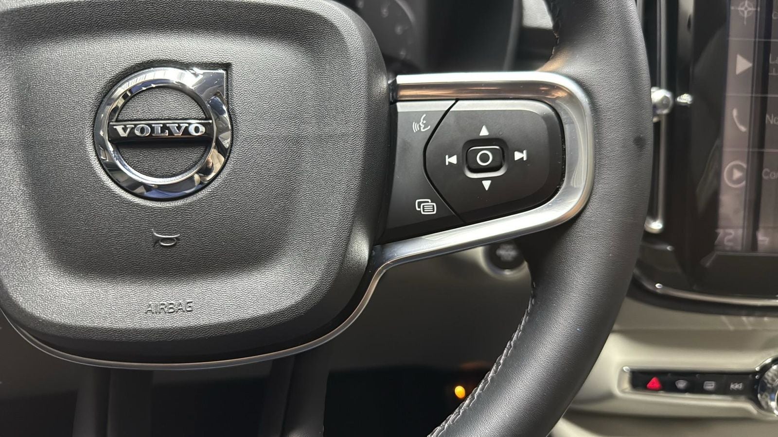 2022 Volvo XC40 Momentum