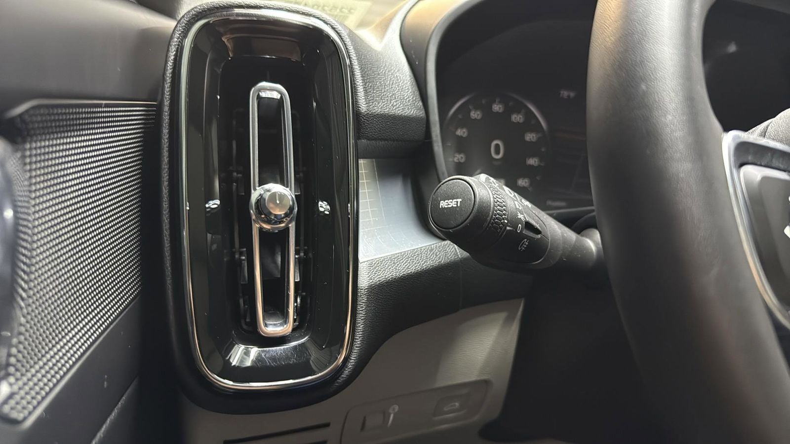 2022 Volvo XC40 Momentum