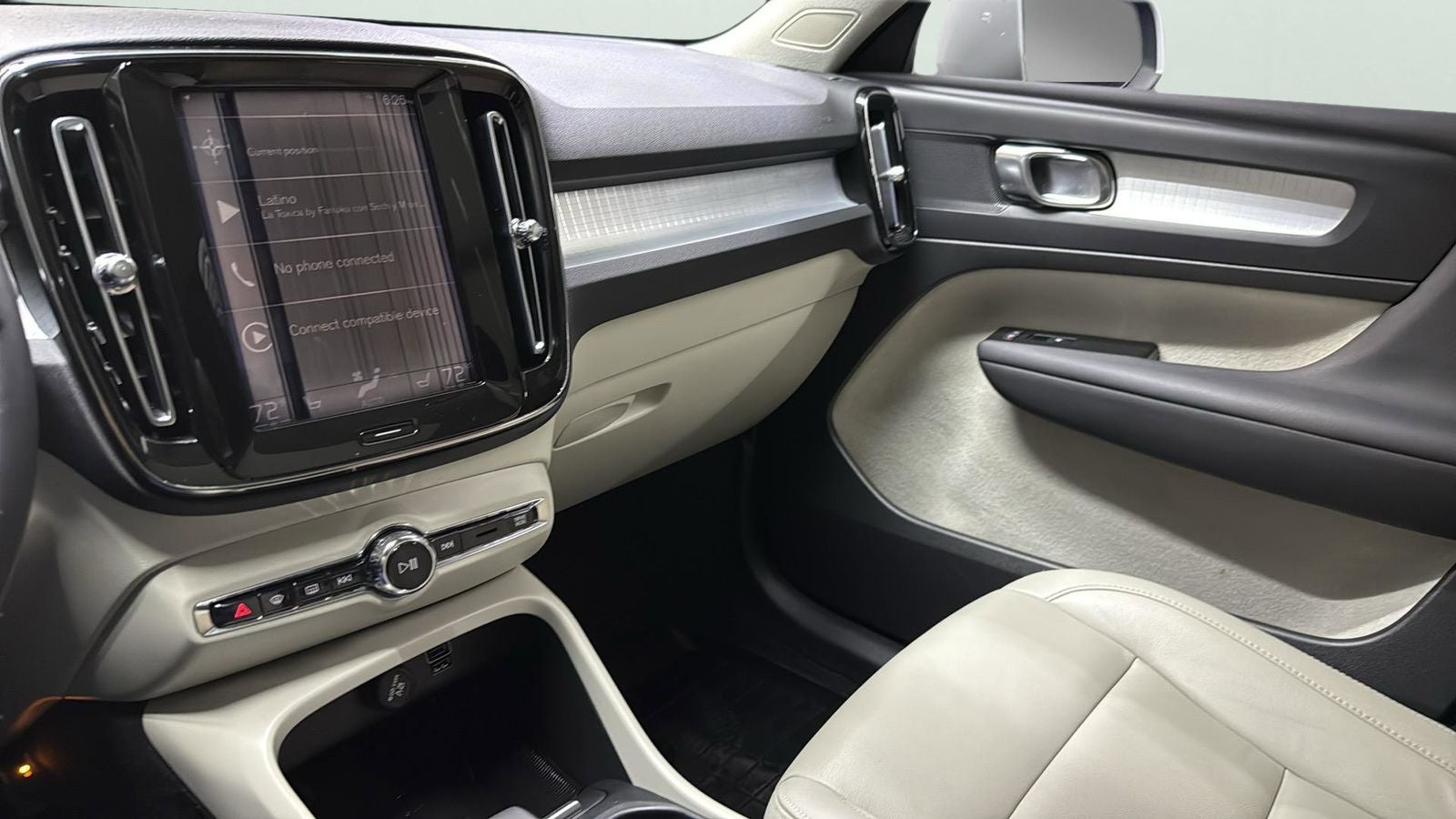 2022 Volvo XC40 Momentum