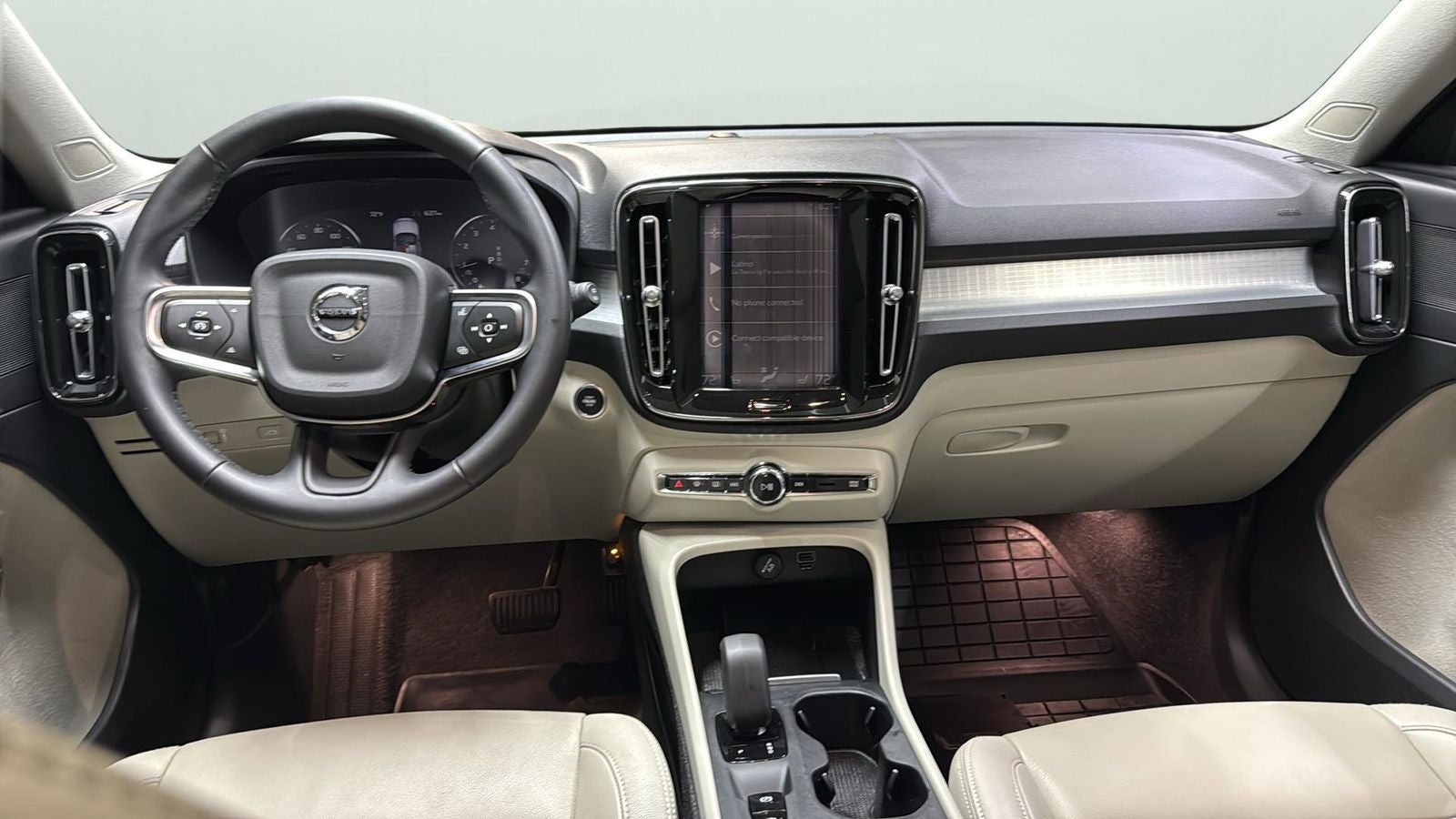 2022 Volvo XC40 Momentum