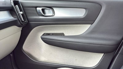 2022 Volvo XC40 Momentum