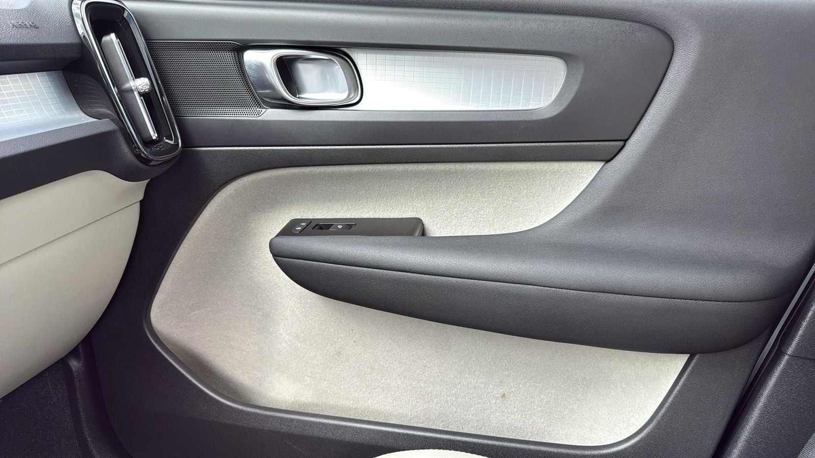 2022 Volvo XC40 Momentum